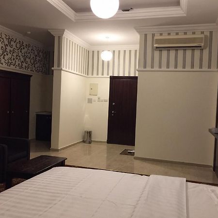 Al Denny Aparthotel Jeddah Ngoại thất bức ảnh