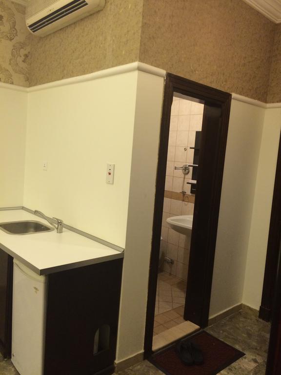 Al Denny Aparthotel Jeddah Ngoại thất bức ảnh